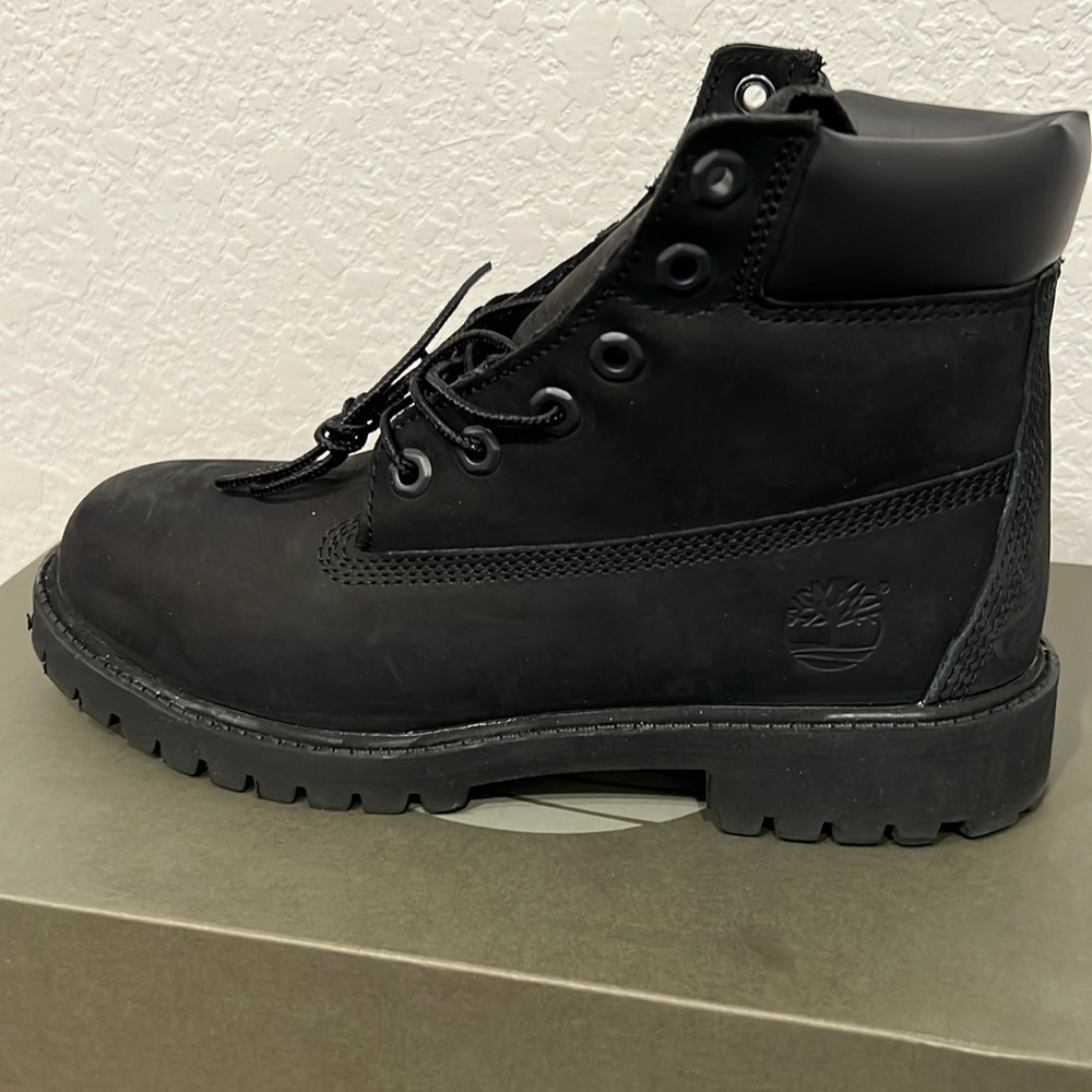 Timberland Nubuck Boots - Black
Boys size 5.5